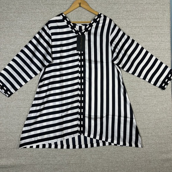 Go‎ Kismet Sz M Top Striped Tunic Top Black White Shark Bite 3/4 sleeve Artsy - Picture 14 of 14